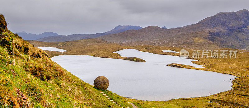 Lochan an Ais是位于苏格兰高地的冒干岩国家自然保护区的高山湖泊之一，是全球重要的地质遗迹